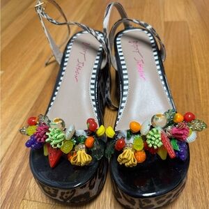 NEW Betsy Johnson Cheetah & Fruit Wedges